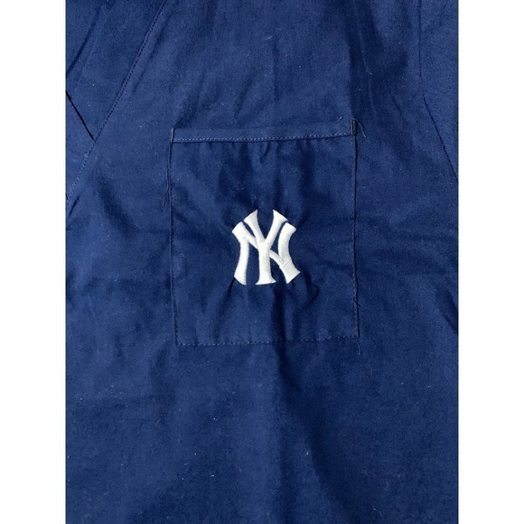 NEW! New York Yankees MLB Blue Scrub Top Shirt Mens Size XL Short Sleeve Concept - Picture 2 of 7